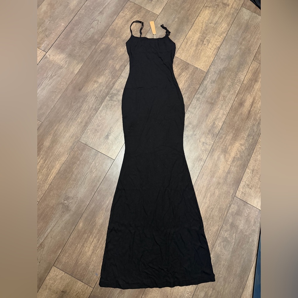 SKIMS Black soft lounge long slip.  Ribbed size M NWT